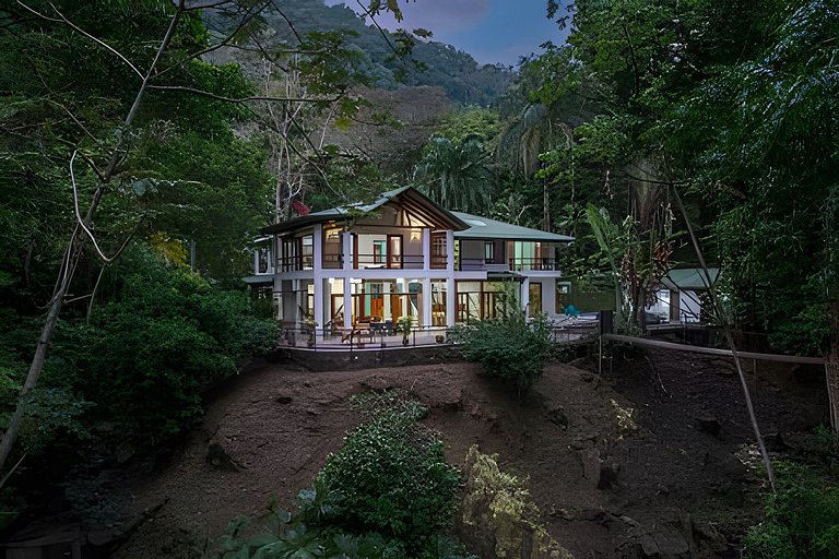 Private Jungle Home Surrounded by 2 Creeks