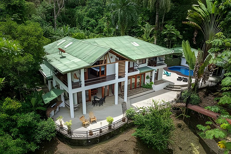 Private Jungle Home Surrounded by 2 Creeks