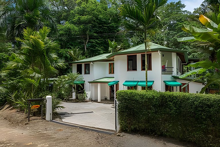 Private Jungle Home Surrounded by 2 Creeks