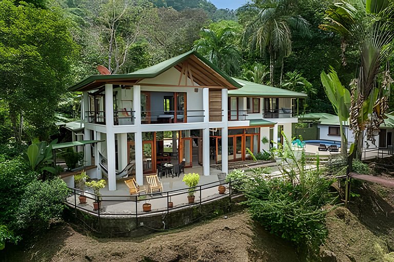 Private Jungle Home Surrounded by 2 Creeks