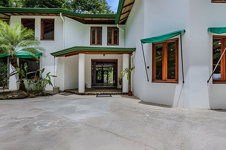 Private Jungle Home Surrounded by 2 Creeks