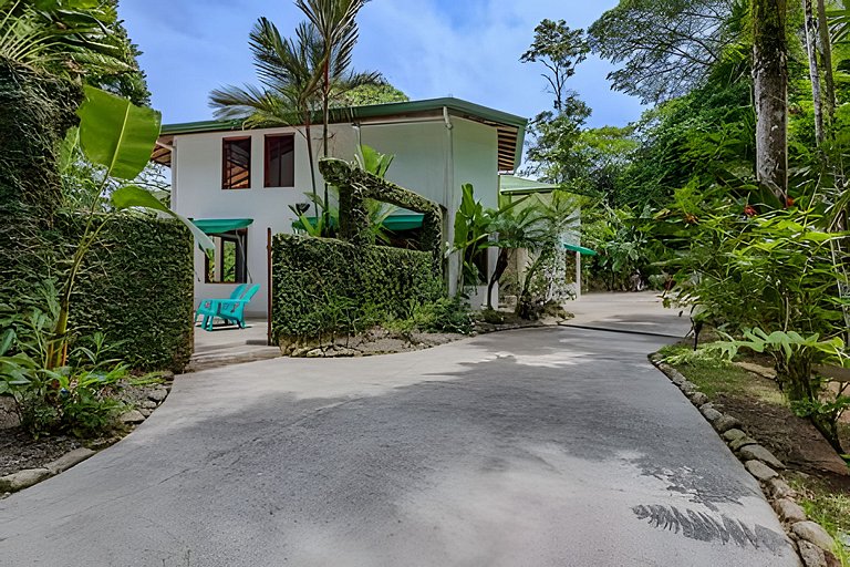 Private Jungle Home Surrounded by 2 Creeks