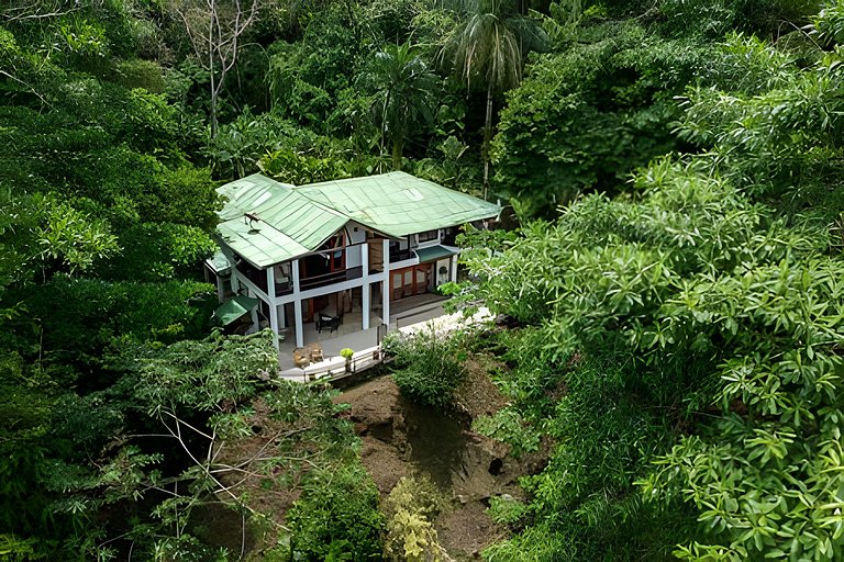 Private Jungle Home Surrounded by 2 Creeks