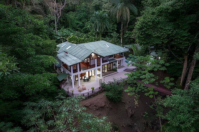 Private Jungle Home Surrounded by 2 Creeks