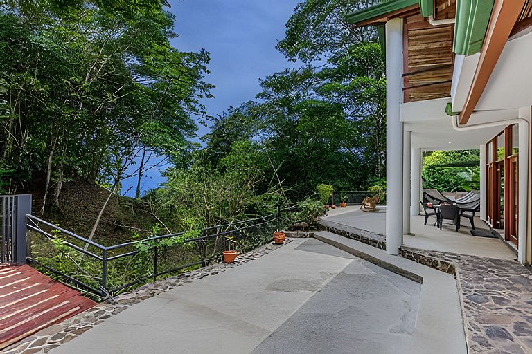 Private Jungle Home Surrounded by 2 Creeks